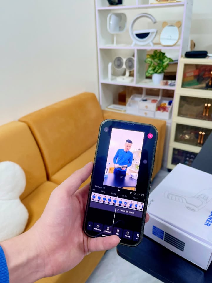 Featured image of post Gió mùa về, ngồi nhà edit video bên cạnh đống sản phẩm mẫu mà thấy thầm cảm ơn lựa chọn của mình….